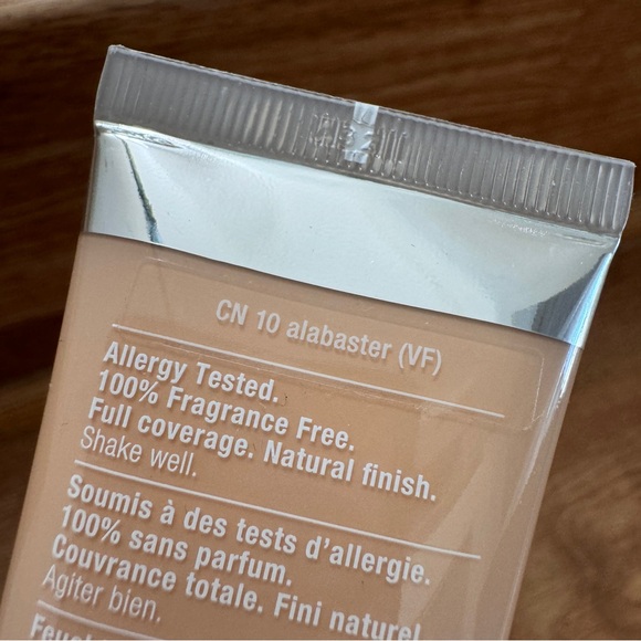 Clinique Even Better Refresh Makeup Foundation CN10 Alabaster - Picture 3 of 3